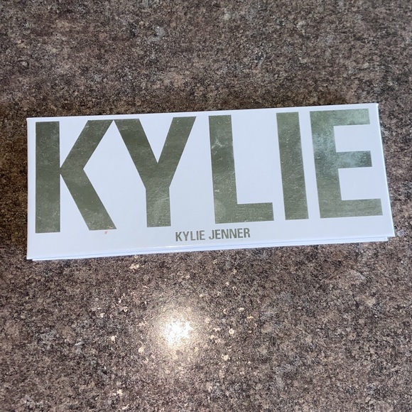 Kylie eyeshadow palette - Picture 3 of 3